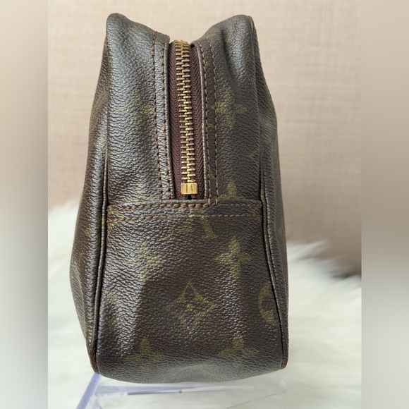 LOUIS VUITTON Monogram Trousse 28 - Picture 6 of 9